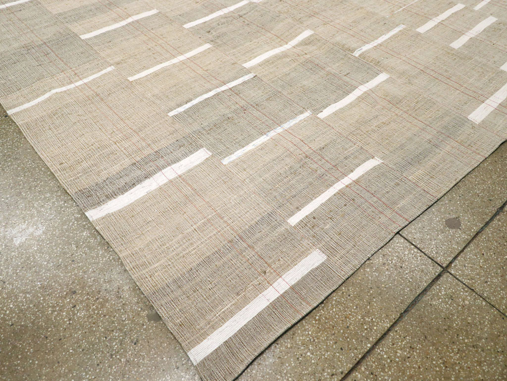 Contemporary Turkish Flatweave Kilim Room Size Carpet, No.30962 - Galerie Shabab