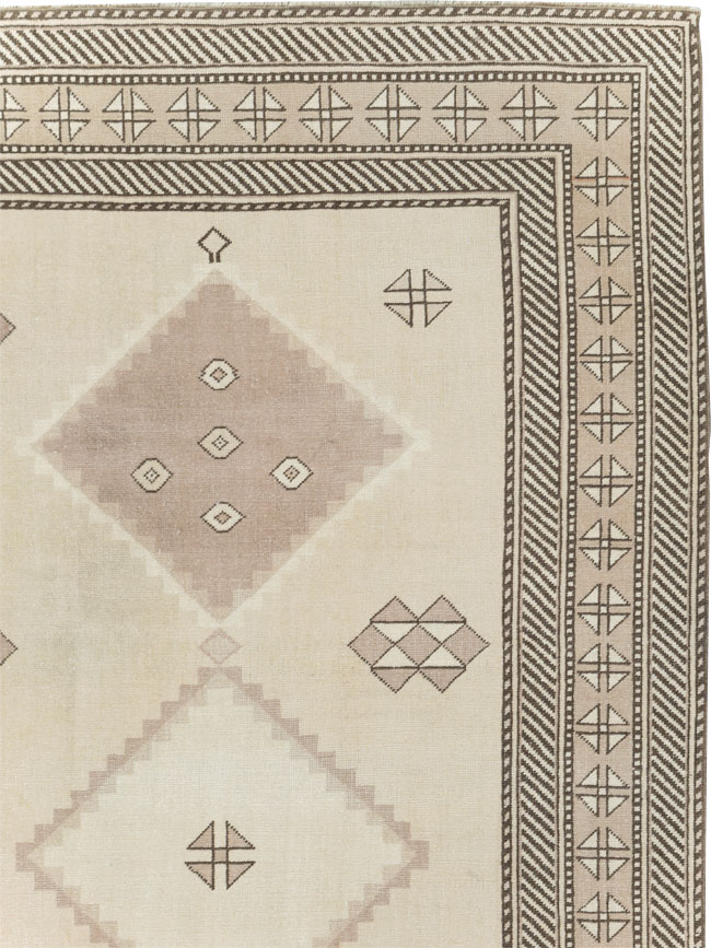 Vintage Turkish Anatolian Small Room Size Carpet, No.31020 - Galerie Shabab