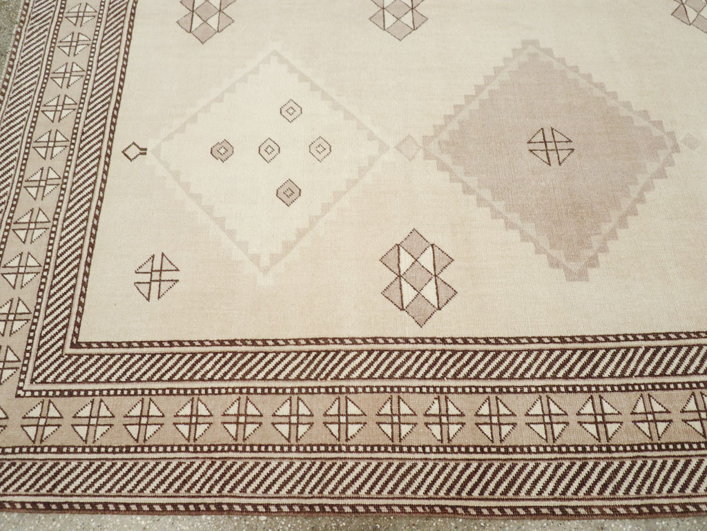 Vintage Turkish Anatolian Small Room Size Carpet, No.31020 - Galerie Shabab