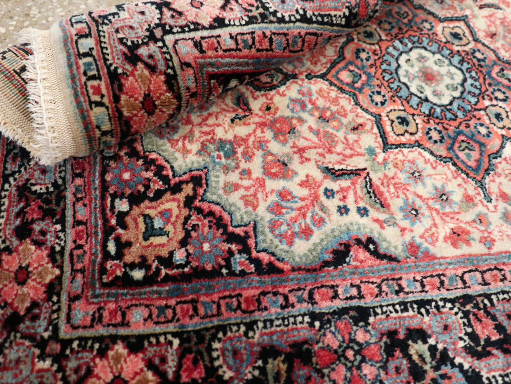 Vintage Persian Sarouk Throw Rug, No.31025 - Galerie Shabab