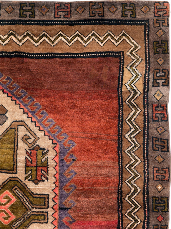 Vintage Turkish Anatolian Accent Rug, No.31047 - Galerie Shabab