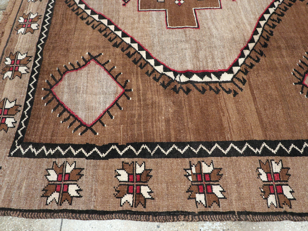 Vintage Turkish Anatolian Tribal Room Size Carpet, No.31055 - Galerie Shabab