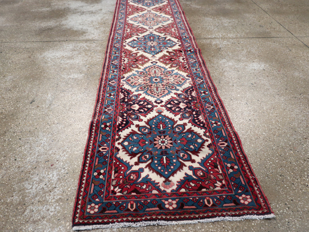 Vintage Persian Hamadan Runner, No.31224 - Galerie Shabab