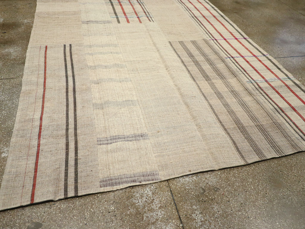 Vintage Turkish Flatweave Kilim Room Size Carpet, No.31285 - Galerie Shabab