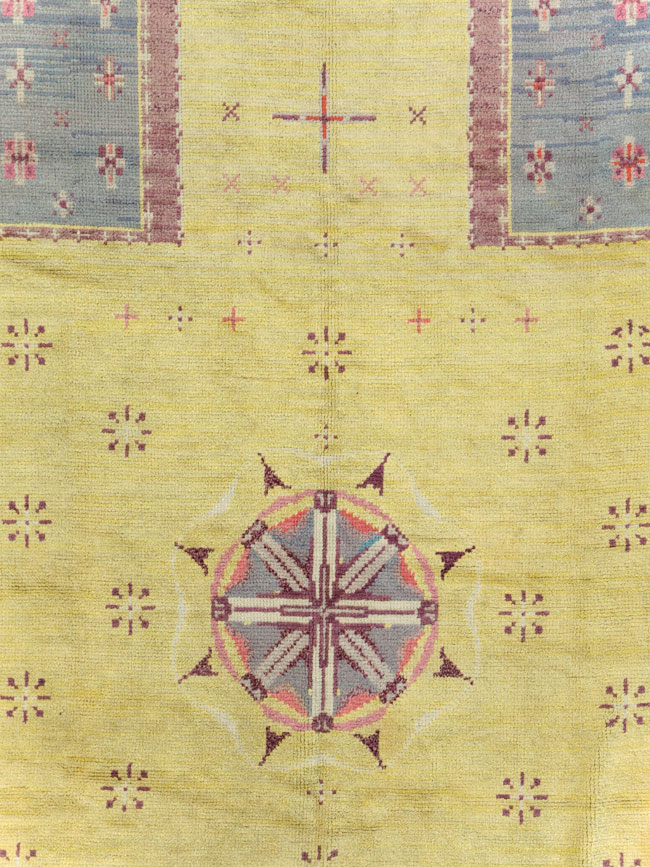 Vintage European Art Deco Long and Narrow Carpet, No.31337 - Galerie Shabab