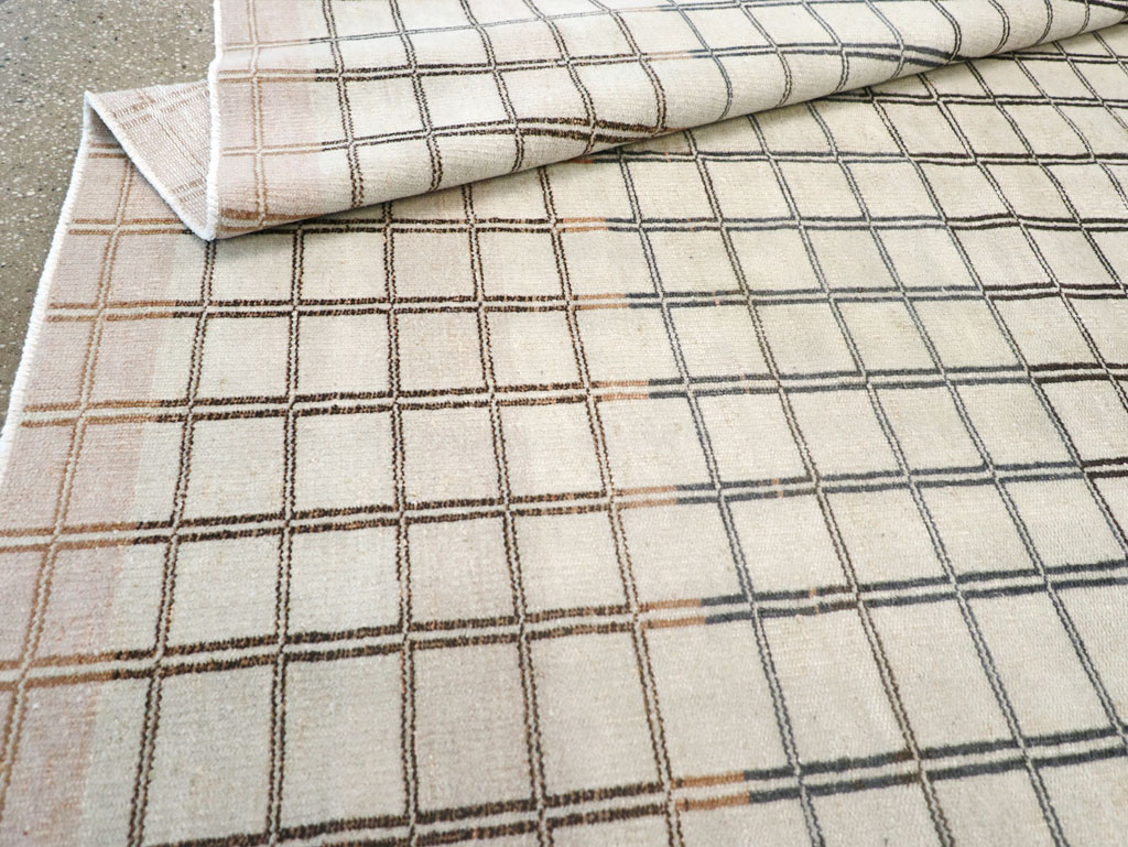 Vintage Turkish Anatolian Accent Carpet, No.31354 - Galerie Shabab