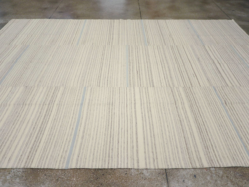 Contemporary Turkish Flatweave Kilim Room Size Carpet, No.31355 - Galerie Shabab