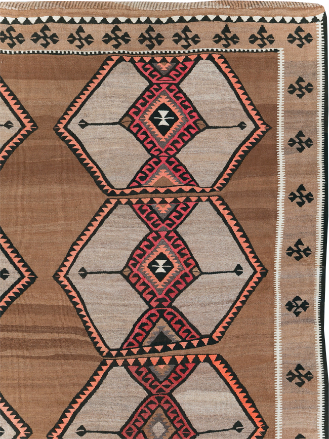 Vintage Turkish Flatweave Kilim Room Size Carpet, No.31423 - Galerie Shabab