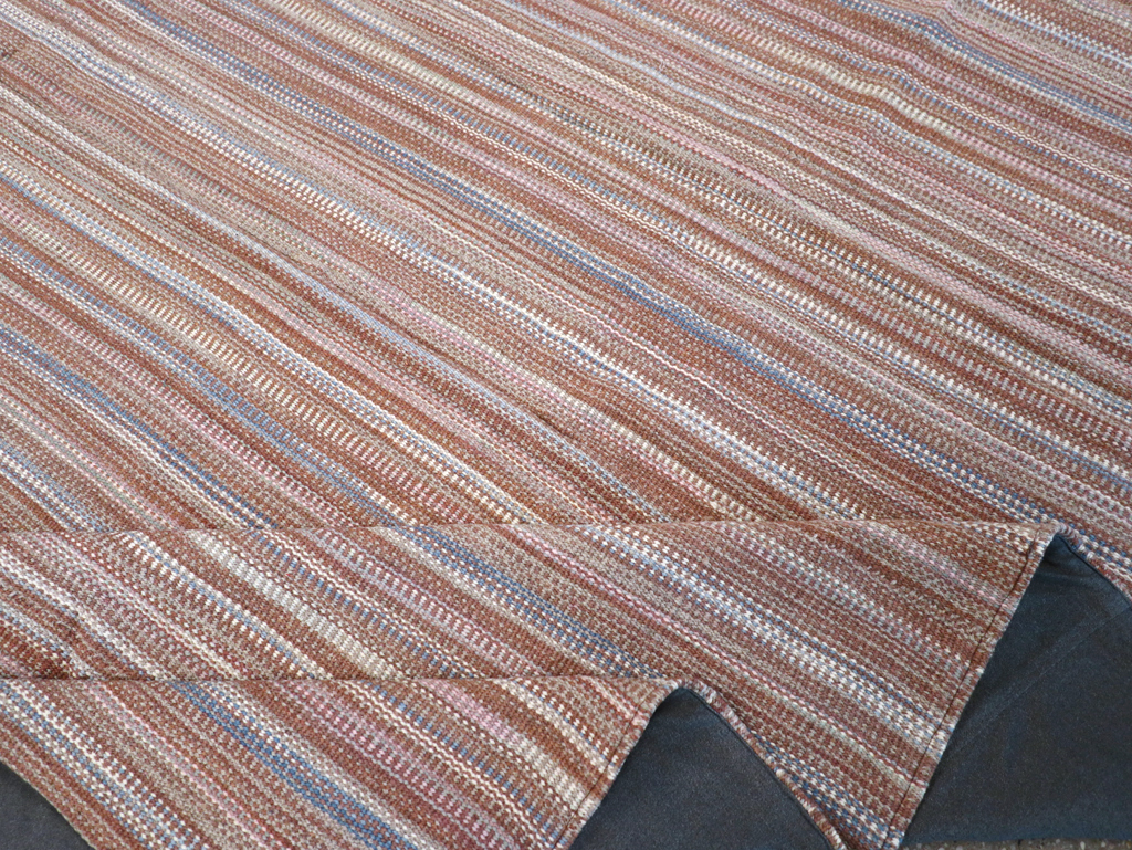 Modern Turkish Flatweave Room Size Carpet, No.31425 - Galerie Shabab