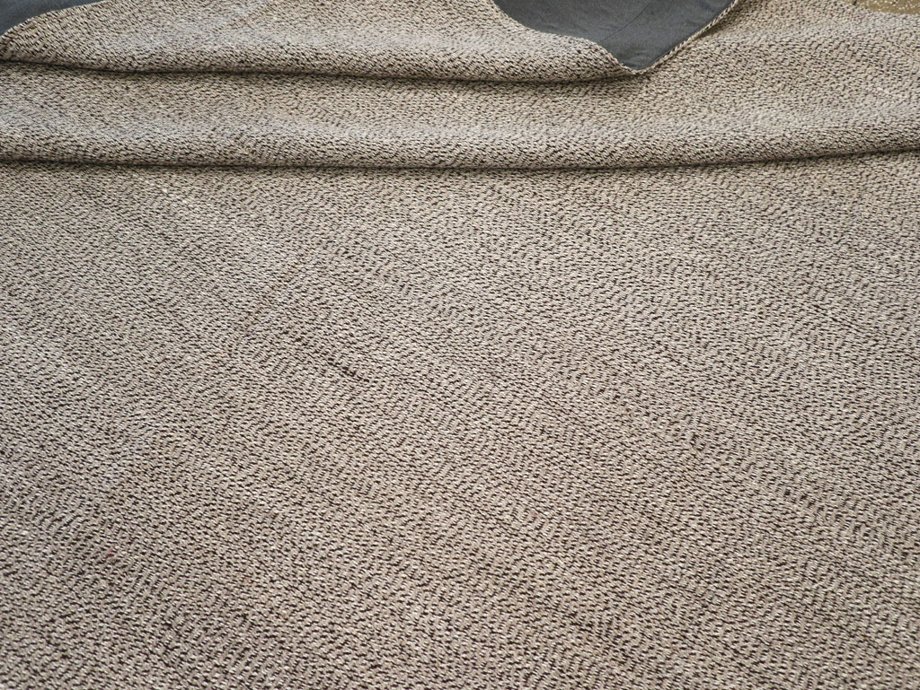 Vintage Turkish Flatweave Kilim Room Size Carpet, No.31428 - Galerie Shabab