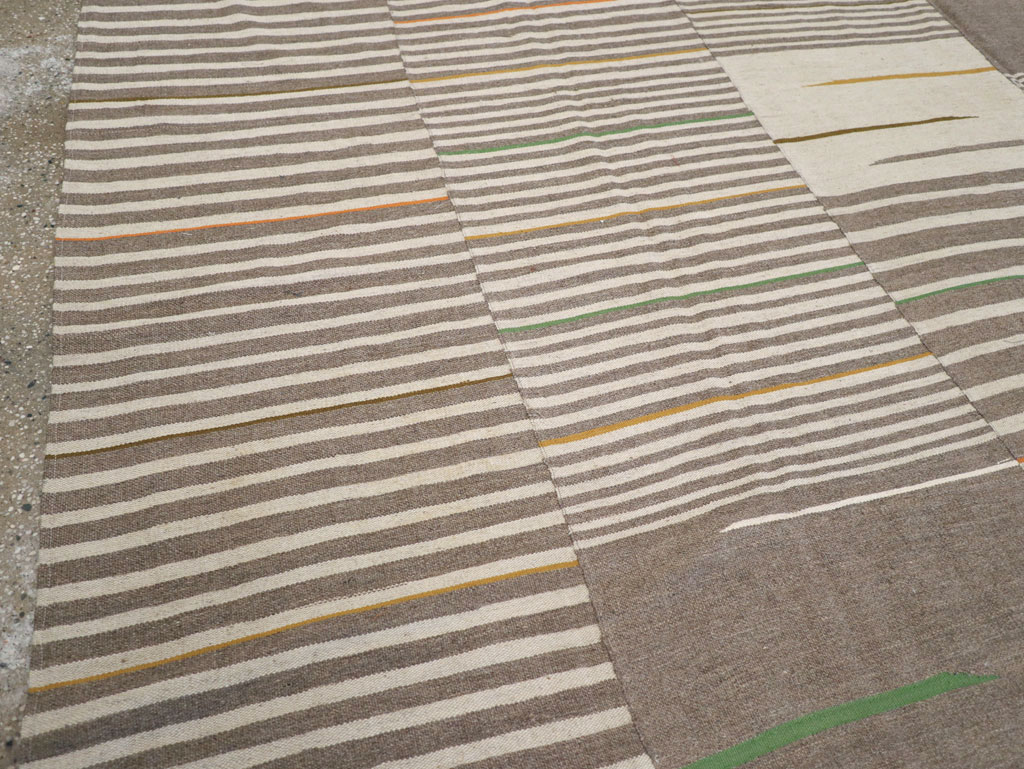 Modern Turkish Flatweave Large Room Size Carpet, No.31436 - Galerie Shabab