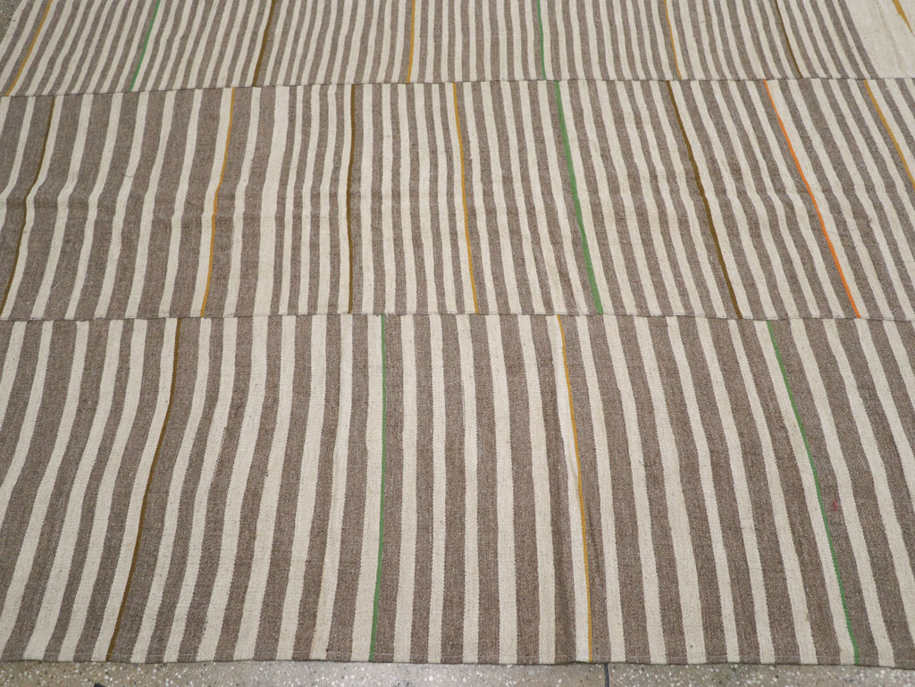 Modern Turkish Flatweave Large Room Size Carpet, No.31436 - Galerie Shabab