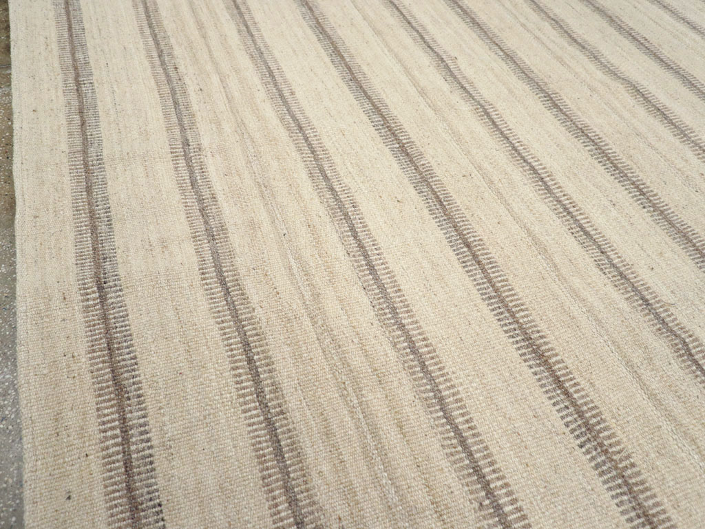 Vintage Turkish Flatweave Kilim Room Size Carpet, No.31464 - Galerie Shabab