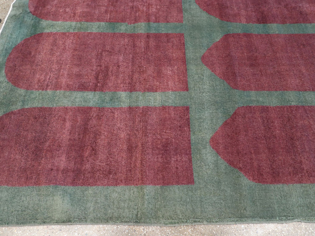 Vintage Turkish Art Deco Style Room Size Carpet, No.31516 - Galerie Shabab