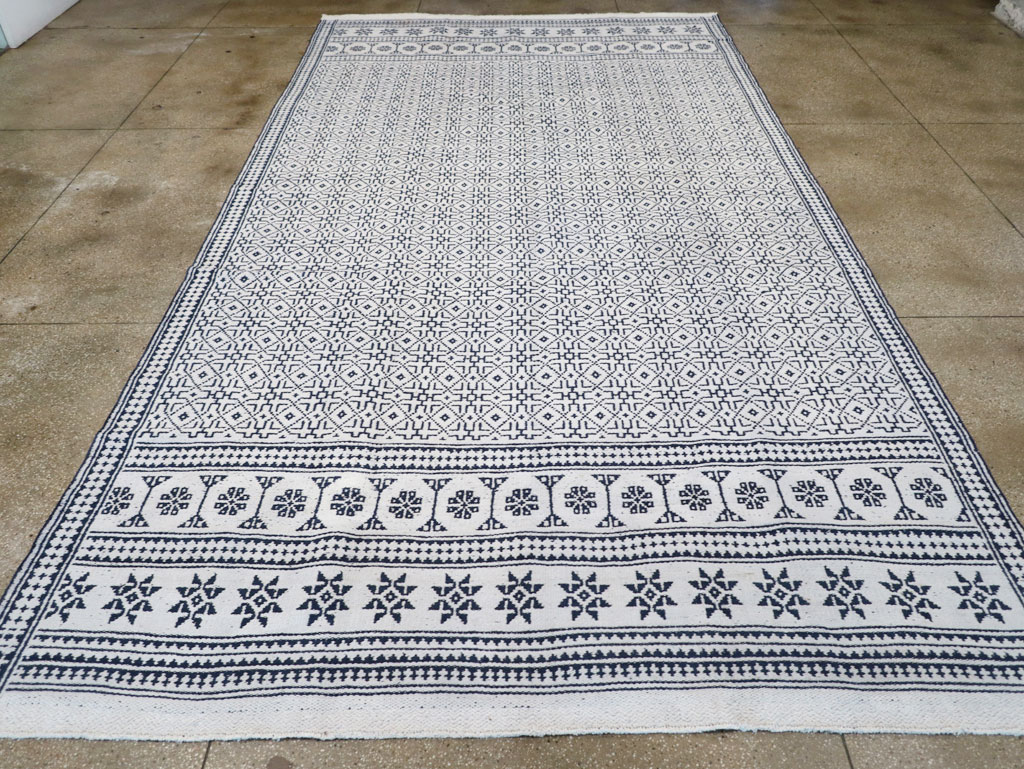 Vintage Persian Flatweave Kilim Large Carpet, No.31559 - Galerie Shabab