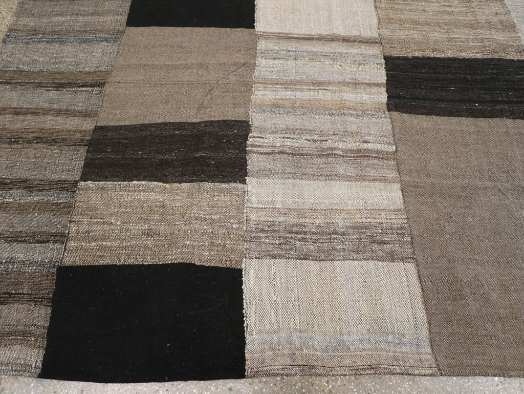 Modern Turkish Flatweave Room Size Carpet, No.31596 - Galerie Shabab