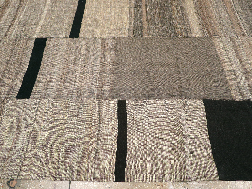 Modern Turkish Flatweave Room Size Carpet, No.31598 - Galerie Shabab