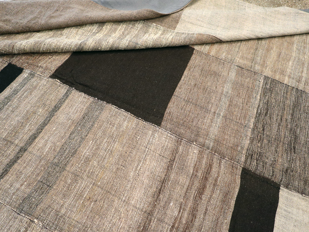 Modern Turkish Flatweave Room Size Carpet, No.31598 - Galerie Shabab