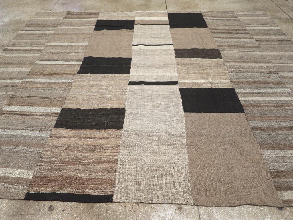 Modern Turkish Flatweave Room Size Carpet, No.31603 - Galerie Shabab