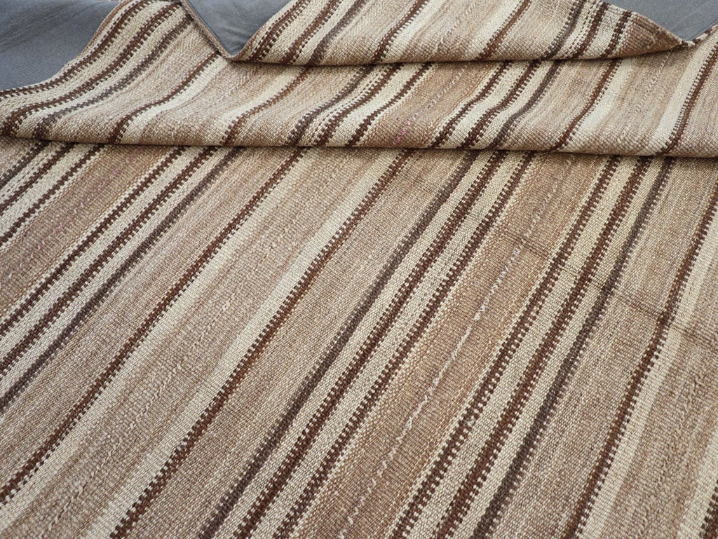 Vintage Turkish Flatweave Kilim Room Size Carpet, No.31606 - Galerie Shabab