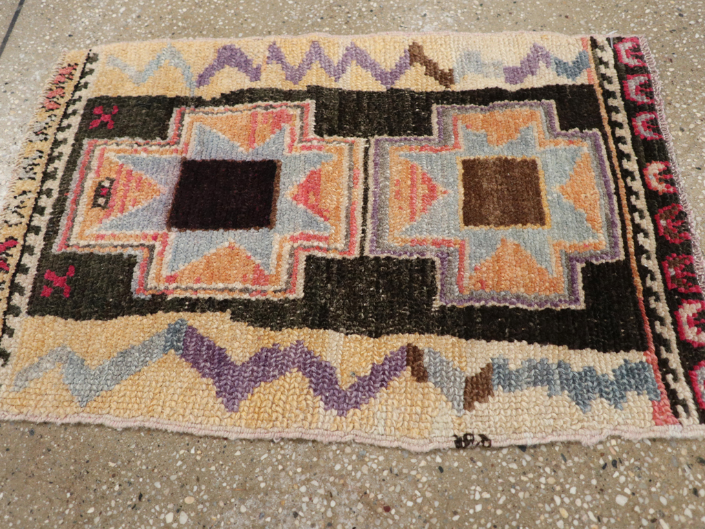 Vintage Turkish Anatolian Throw Rug, No.31664 - Galerie Shabab