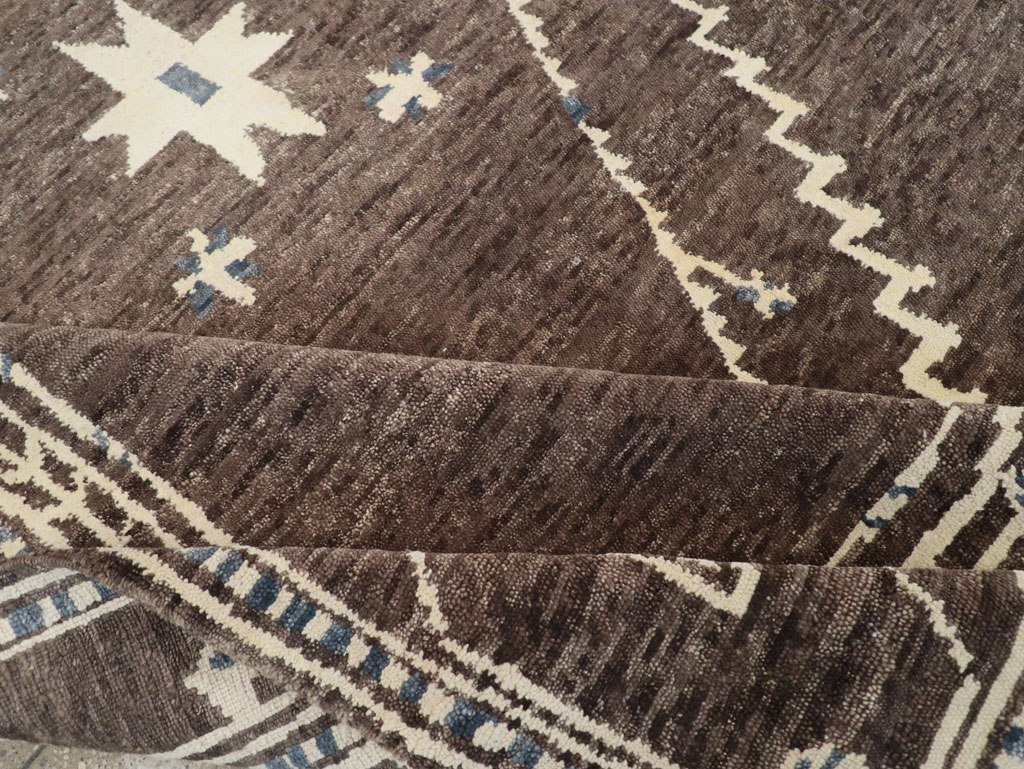 Modern Tibetan Agra Style Small Room Size Carpet, No.31736 - Galerie Shabab