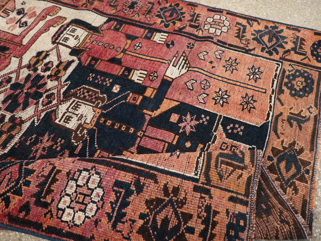 Vintage Persian Bakhtiari Rug, No.31747 - Galerie Shabab
