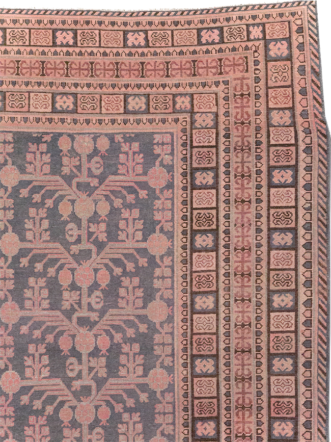 Antique Khotan Carpet, No.31787 - Galerie Shabab
