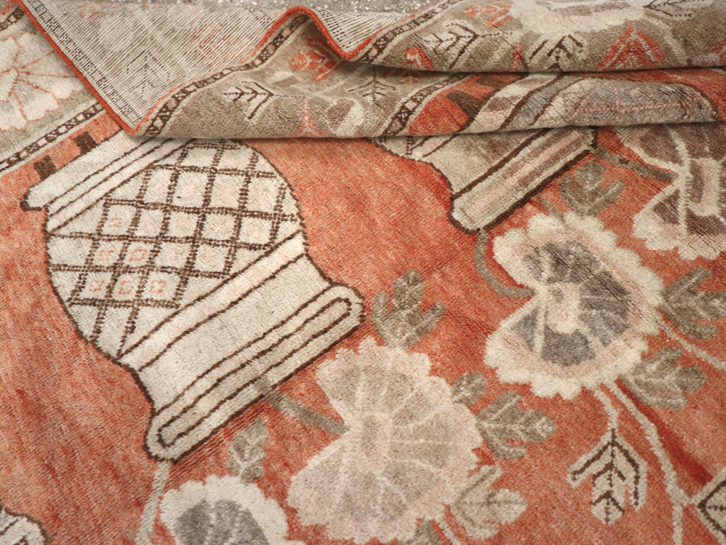 Antique East Turkestan Pictorial Vase Khotan Accent Rug, No.31791 - Galerie Shabab