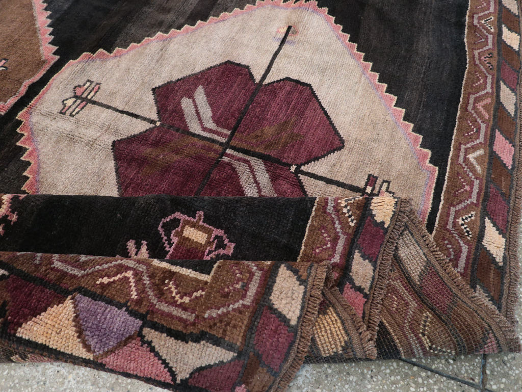 Vintage Turkish Anatolian Room Size Carpet, No.31854 - Galerie Shabab