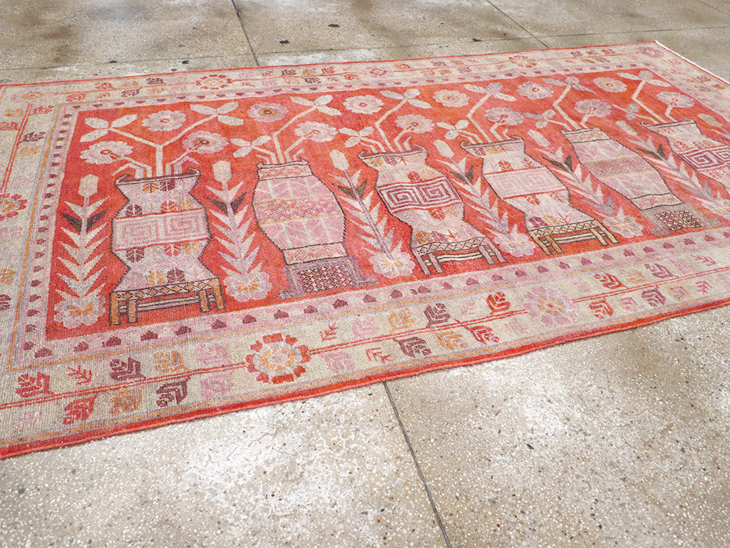 Antique East Turkestan Vase Khotan Pictorial Accent Rug, No.31895 - Galerie Shabab