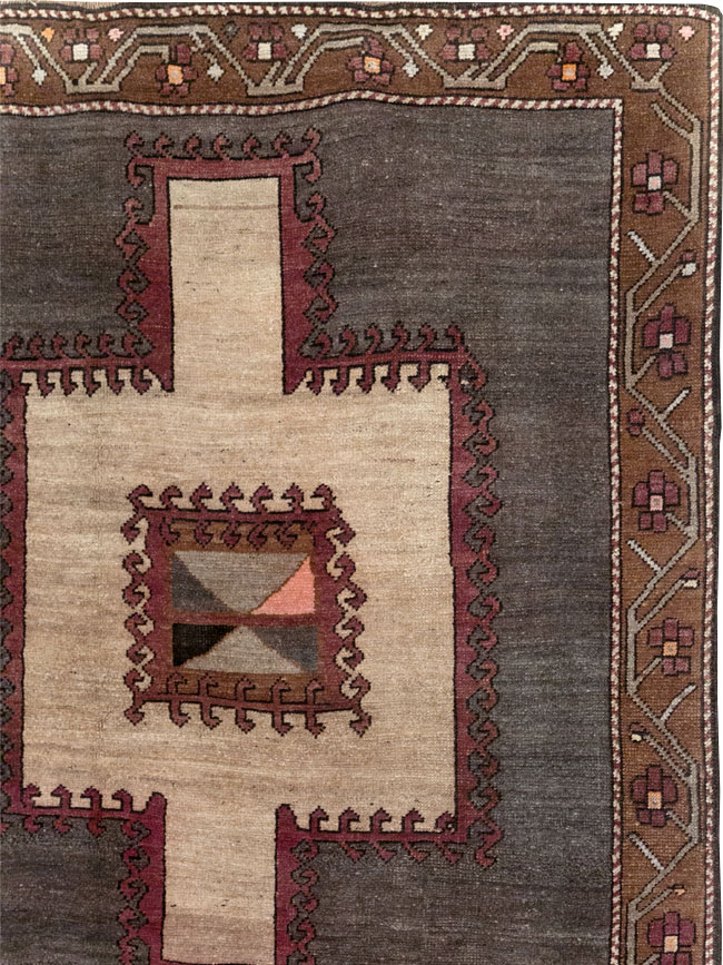 Tribal Vintage Turkish Anatolian Room Size Carpet, No.31897 - Galerie Shabab