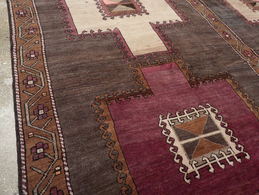 Tribal Vintage Turkish Anatolian Room Size Carpet, No.31897 - Galerie Shabab