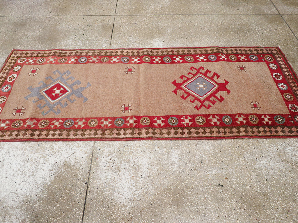 Antique Persian Camel Hair Serab Runner, No.31940 - Galerie Shabab