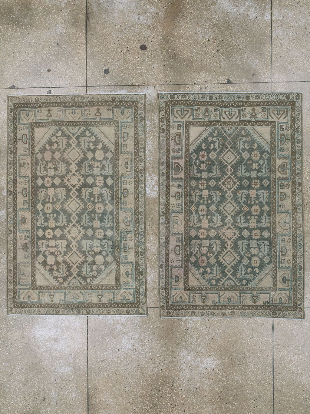 Vintage Persian Malayer Throw Rug (Pair: 2 of 2), No.31984 - Galerie Shabab