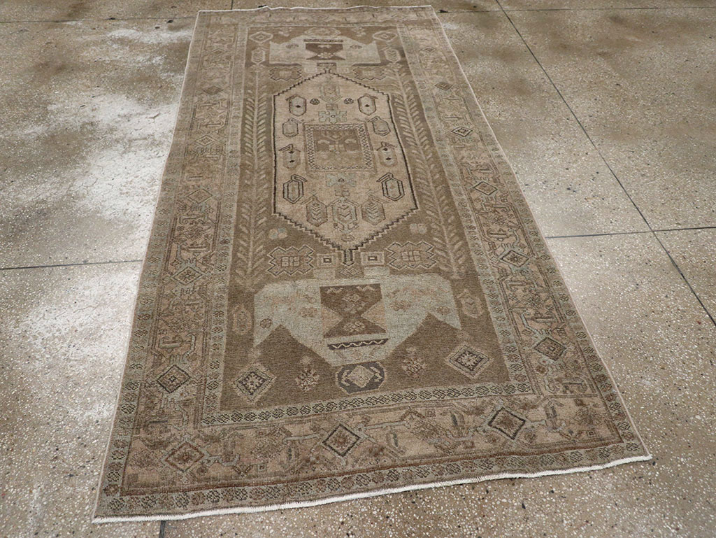 Antique Persian Kurdish Small Gallery Rug, No.31997 - Galerie Shabab