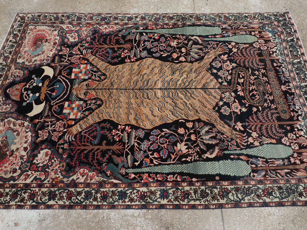 Antique Persian Sarouk Fereghan Pictorial Accent rug, No.32173 - Galerie Shabab