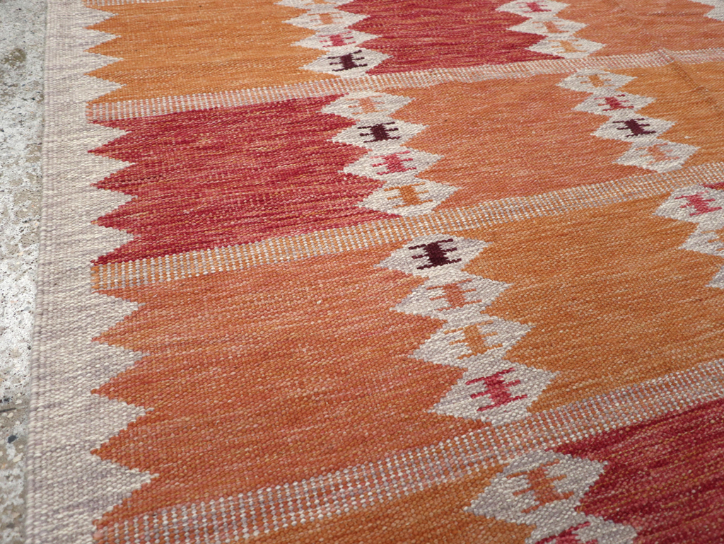 Swedish Inspired Contemporary Turkish Flatweave Accent Rug, No.32201 - Galerie Shabab