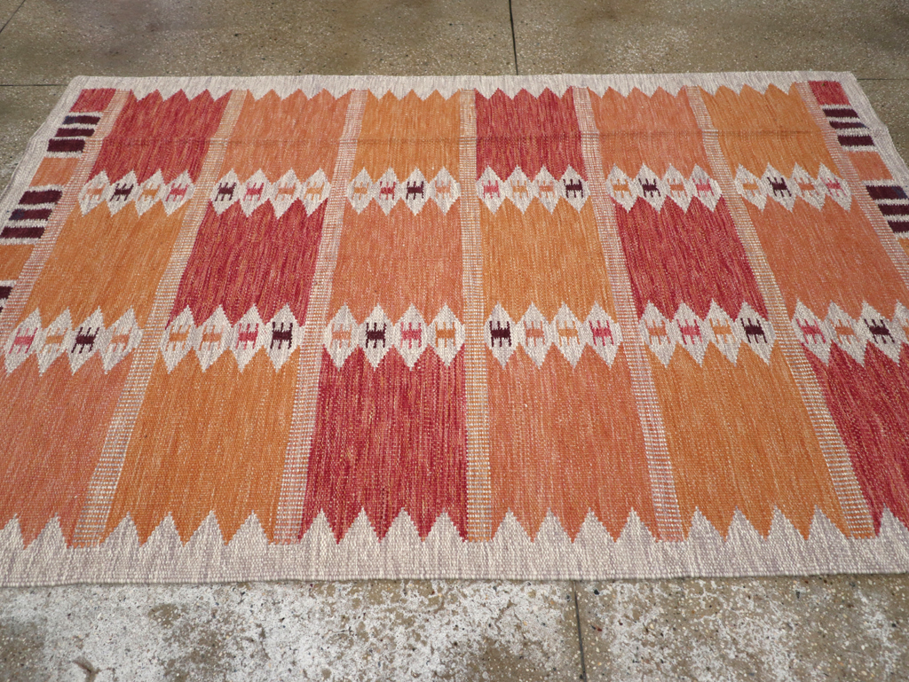 Swedish Inspired Contemporary Turkish Flatweave Accent Rug, No.32201 - Galerie Shabab