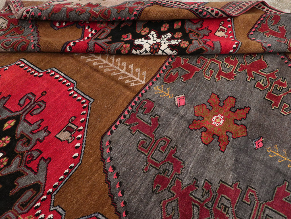 Vintage Turkish Anatolian Room Size Carpet, No.32224 - Galerie Shabab