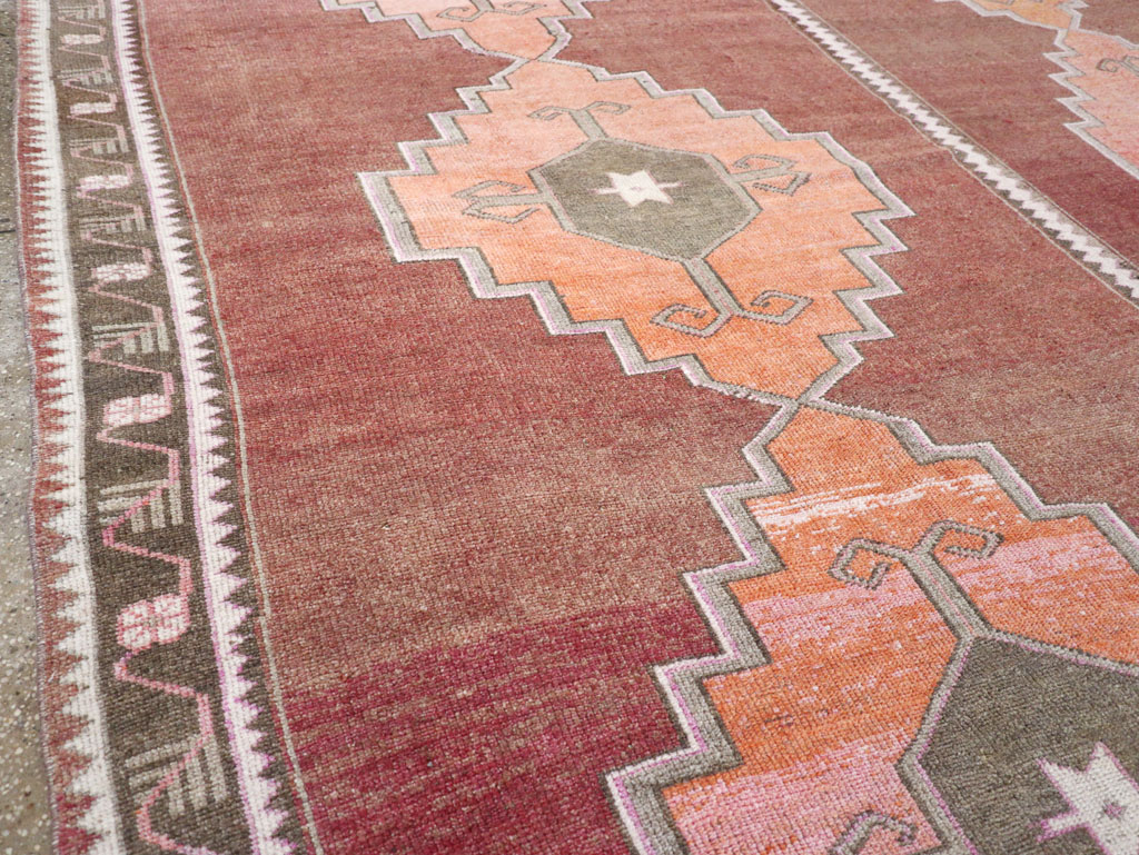 Vintage Turkish Anatolian Room Size Carpet, No.32409 - Galerie Shabab