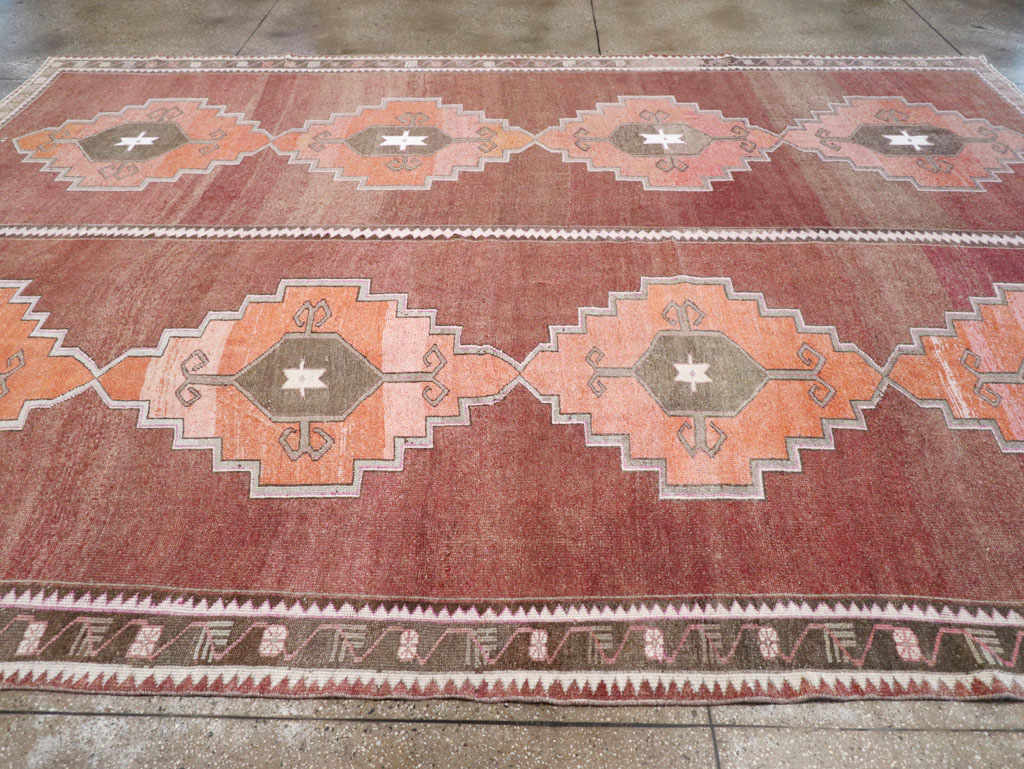 Vintage Turkish Anatolian Room Size Carpet, No.32409 - Galerie Shabab