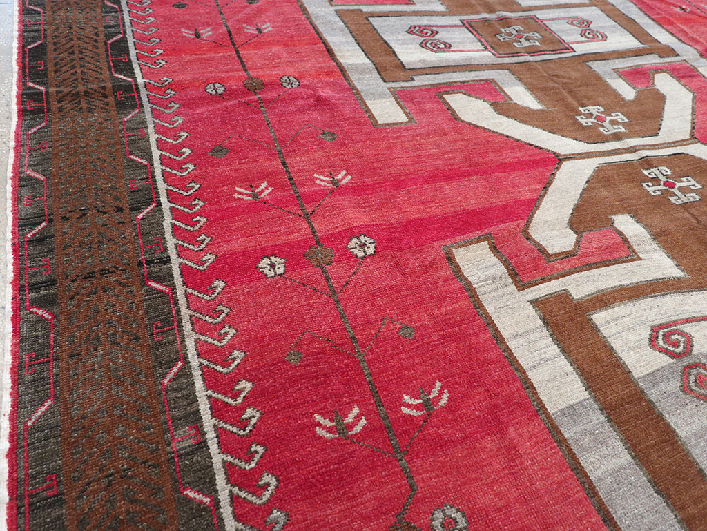 Vintage Turkish Anatolian Tribal Room Size Carpet, No.32419 - Galerie Shabab