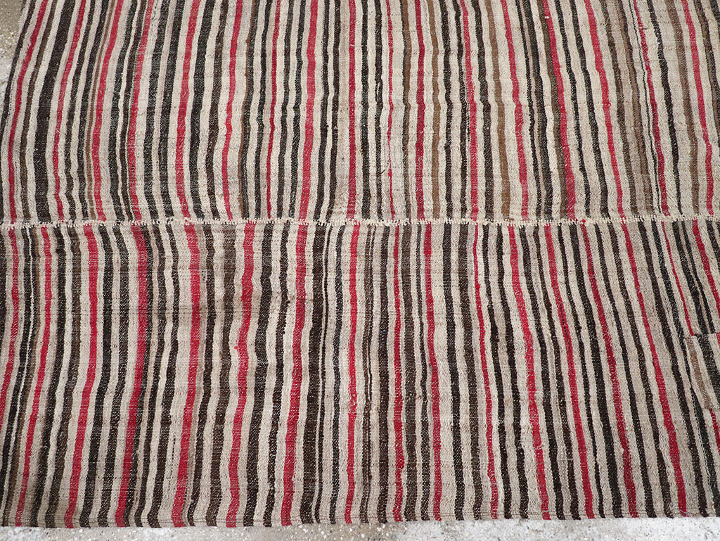 Vintage Persian Flatweave Kilim Accent Rug, No.32432 - Galerie Shabab
