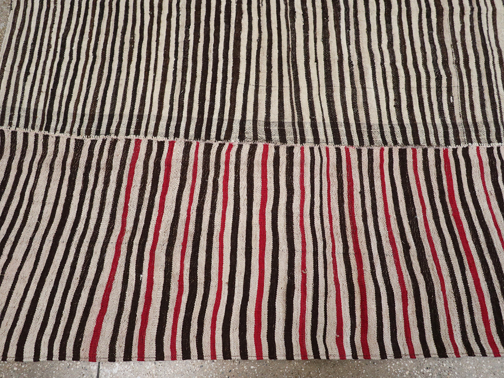 Vintage Persian Flatweave Kilim Room Size Carpet, No.32434 - Galerie Shabab