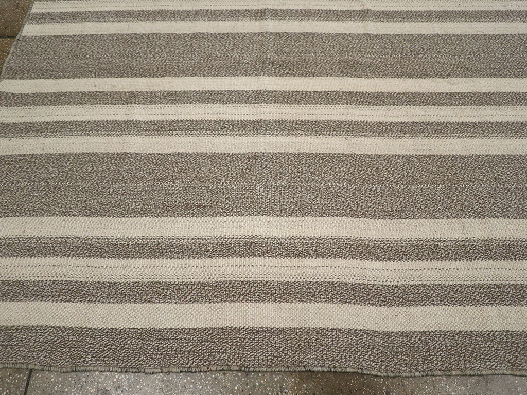 Modern Turkish Flatweave Kilim Room Size Carpet, No.32458 - Galerie Shabab