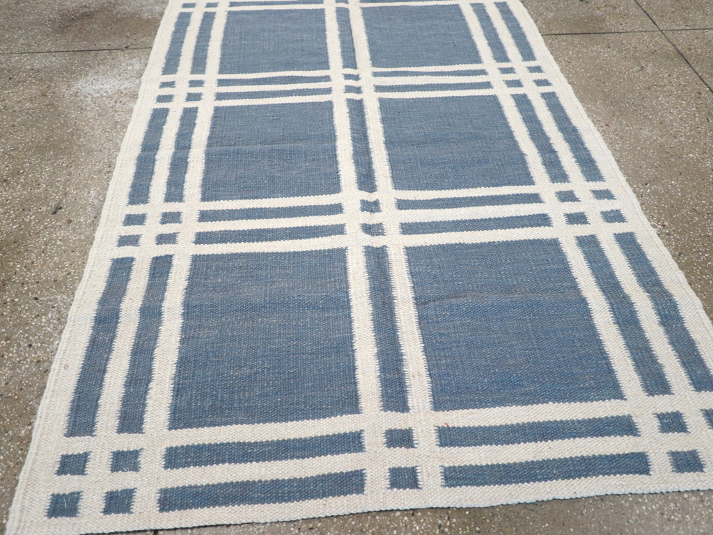 Swedish Inspired Contemporary Turkish Flatweave Accent Rug, No.32505 - Galerie Shabab