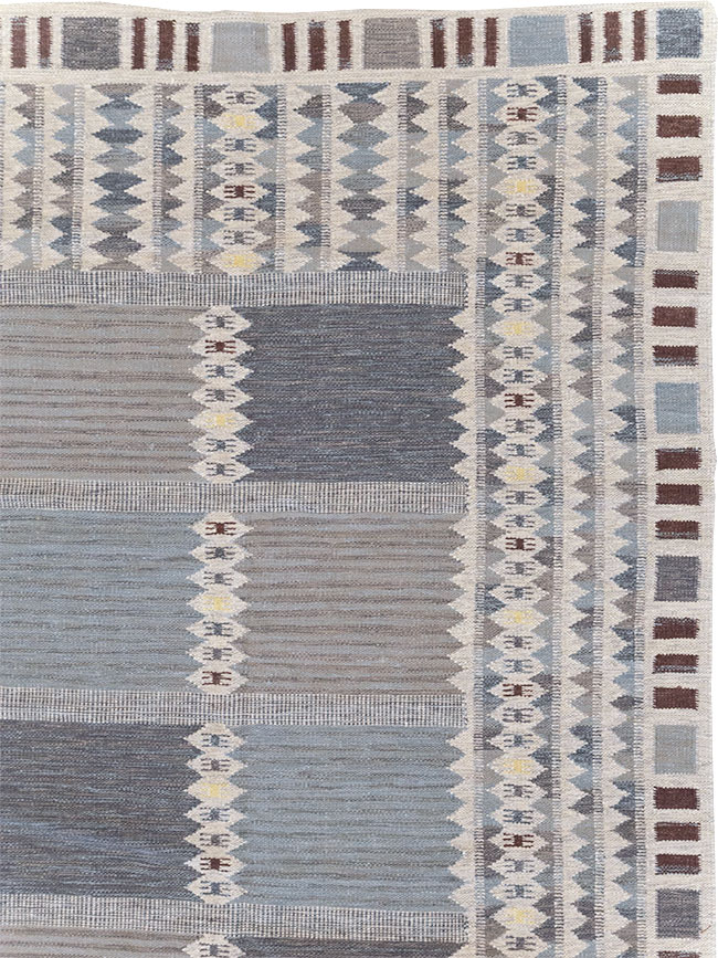 Swedish Inspired Contemporary Turkish Flatweave Room Size Carpet, No.32506 - Galerie Shabab