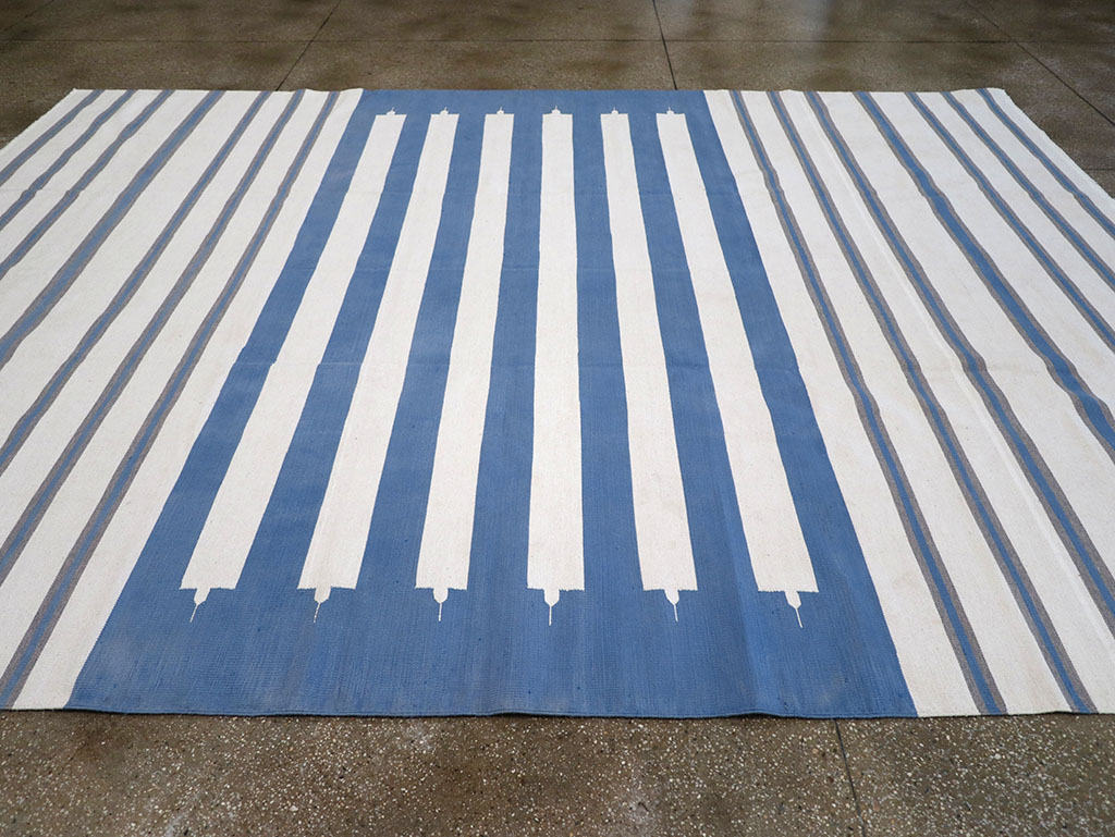 Modern Indian Flatweave Dhurrie Room Size Carpet, No.32622 - Galerie Shabab