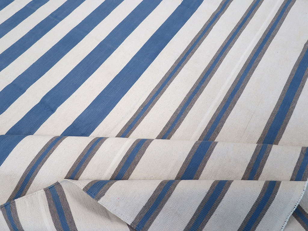 Modern Indian Flatweave Dhurrie Room Size Carpet, No.32622 - Galerie Shabab